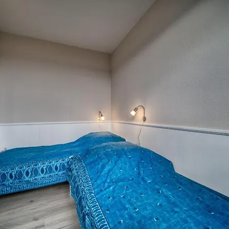 - Haus F, App 0f0902 Appartement *